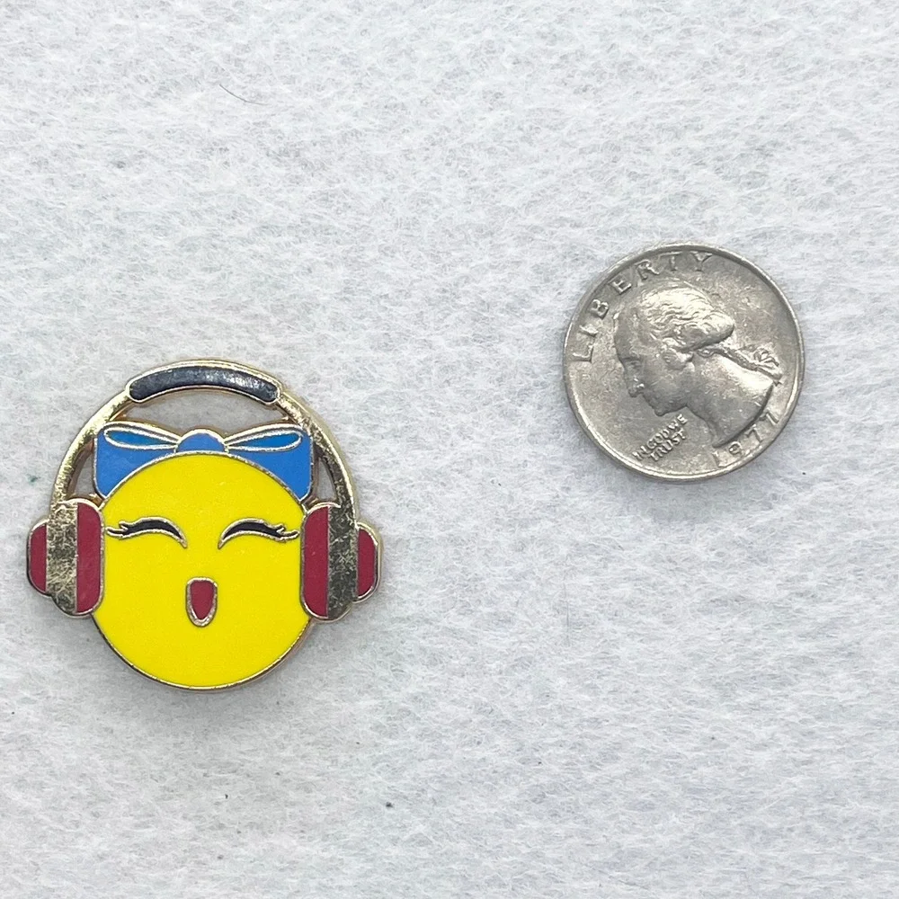 🔮‎ 5/$25 Varsity Cheerleading Headphones Emoji Pin